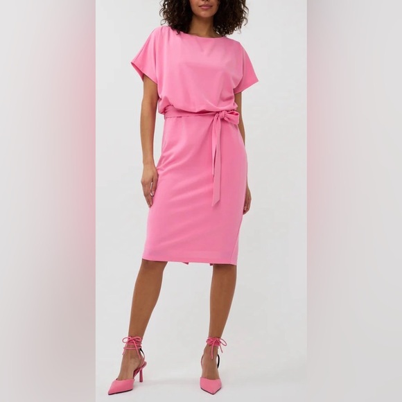 ESQUALO 🩷Pink Belted Short Sleeve Dress
Size 16 - Picture 5 of 8